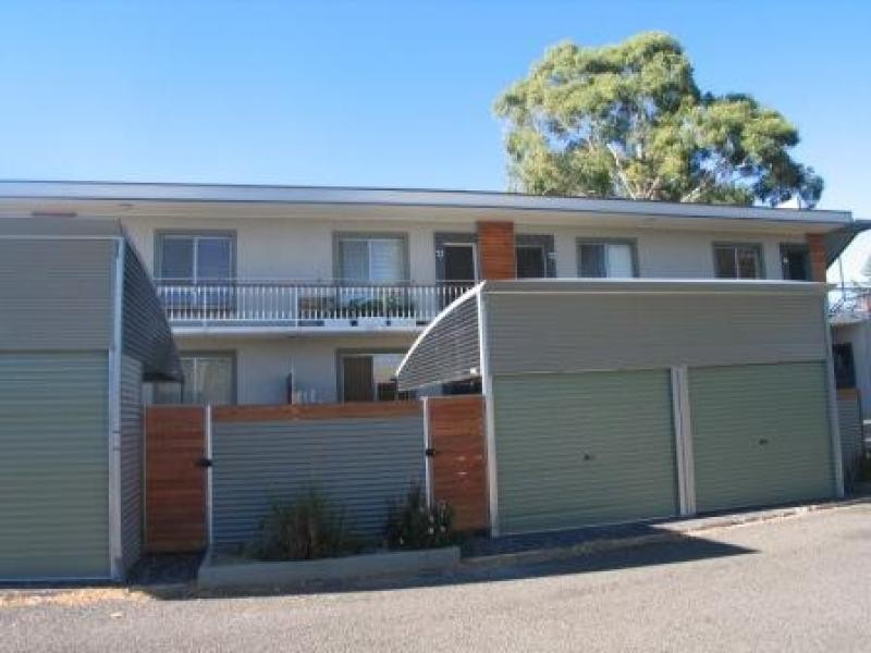 8 YOUNG STREET, Queanbeyan NSW 2620