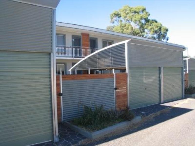 8 YOUNG STREET, Queanbeyan NSW 2620