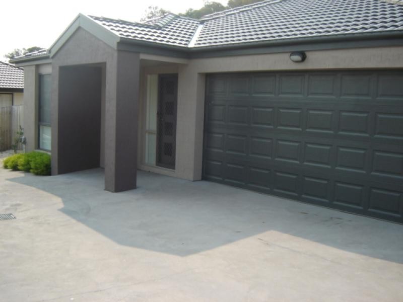 2/11 URANGARRA PLACE, Jerrabomberra NSW 2619