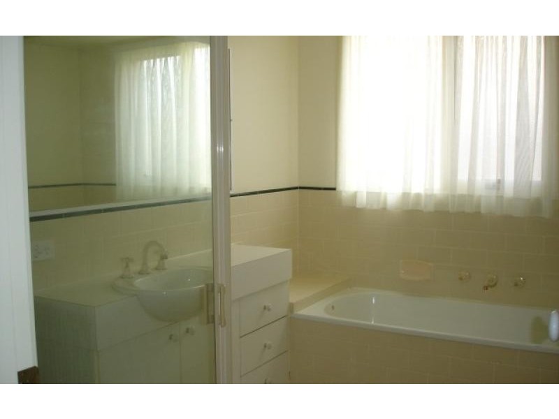 67 Bicentennial Drive, Jerrabomberra NSW 2619