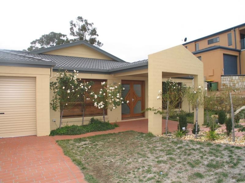 124 Waterfall Drive, Jerrabomberra NSW 2619