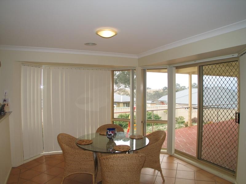 124 Waterfall Drive, Jerrabomberra NSW 2619