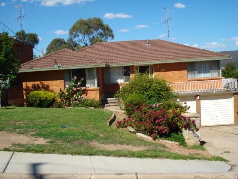 4 Crinoline Street, Queanbeyan NSW 2620