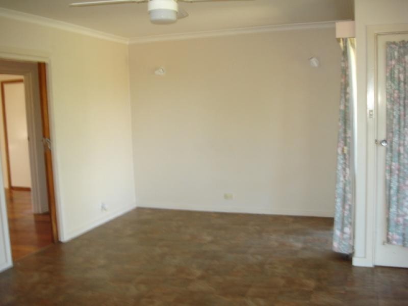 4 Crinoline Street, Queanbeyan NSW 2620