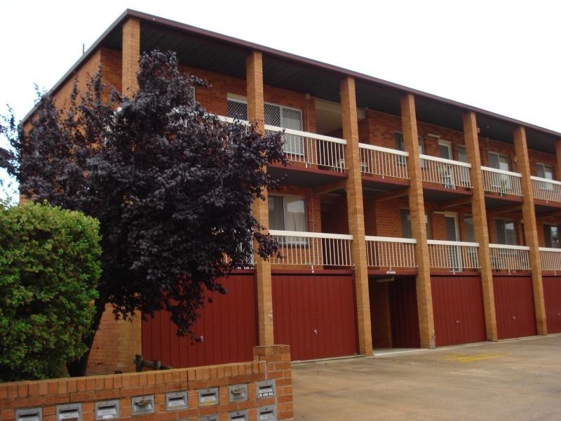 2/20 Trinculo Place, Queanbeyan NSW 2620