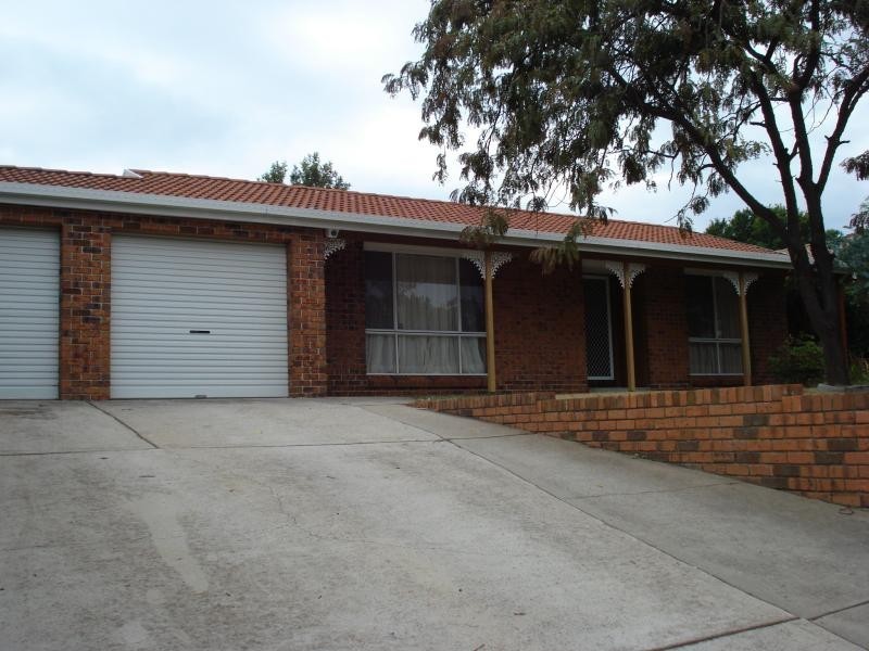 16 Walker Crescent, Jerrabomberra NSW 2619