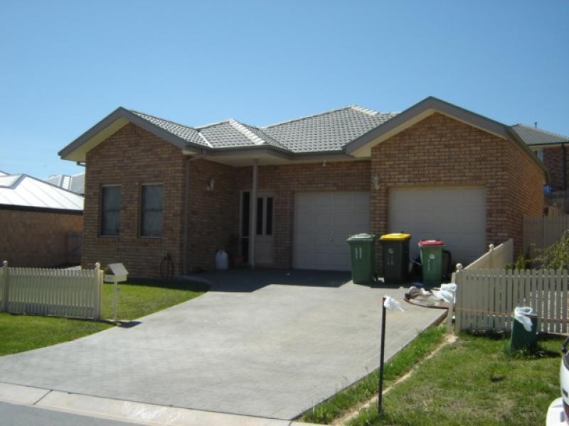 11 Stonehaven Circuit, Queanbeyan NSW 2620