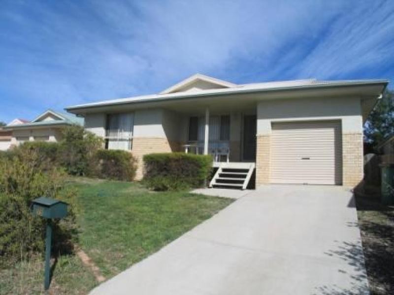 19 Telopea Place, Queanbeyan NSW 2620