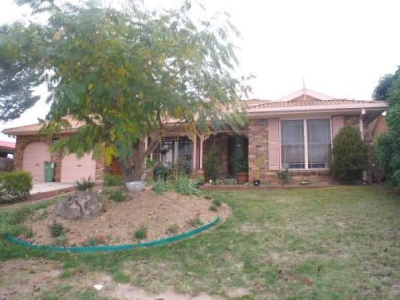 14 Walker Crescent, Jerrabomberra NSW 2619