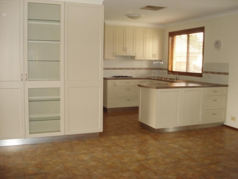 14 Robertson Street, Queanbeyan NSW 2620