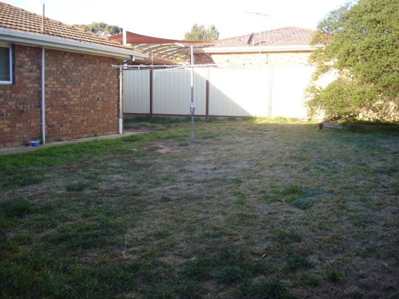 12 Parkview Crescent, Jerrabomberra NSW 2619