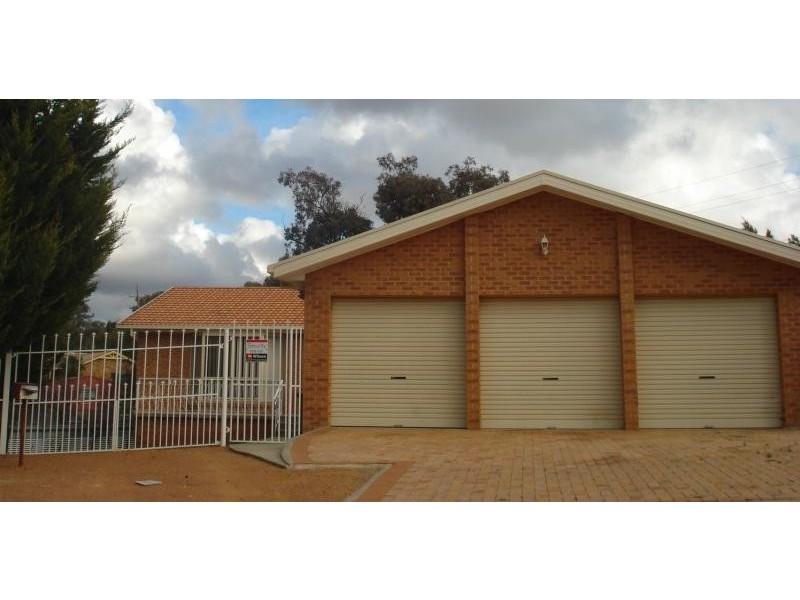 12 Russell Place, Queanbeyan NSW 2620