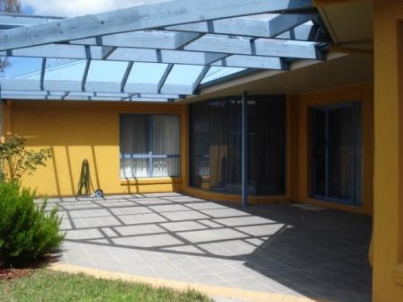 20 Firethorn Place, Jerrabomberra NSW 2619