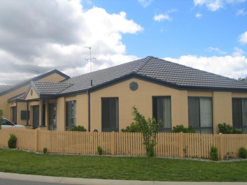 4 Palm Court, Jerrabomberra NSW 2619