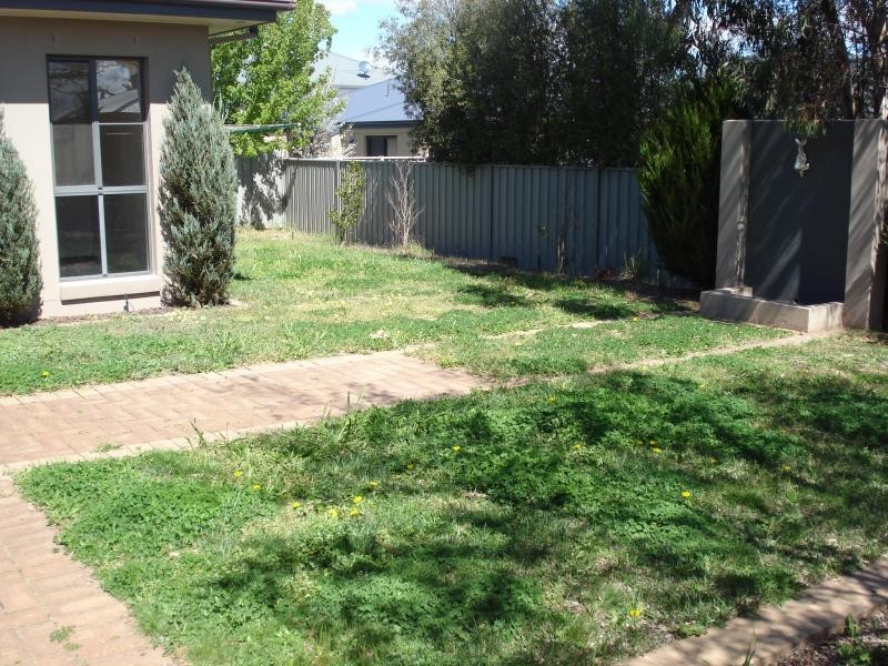 24 Firethorn Place, Jerrabomberra NSW 2619