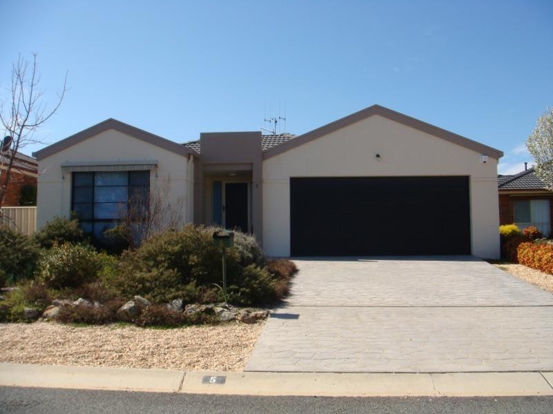 5 Coora Place, Jerrabomberra NSW 2619