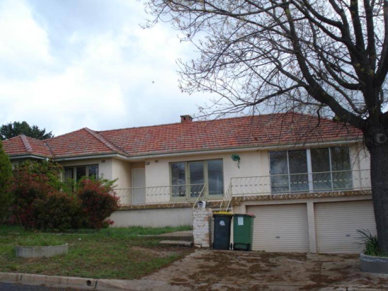 90 Uriarra Road, Queanbeyan NSW 2620