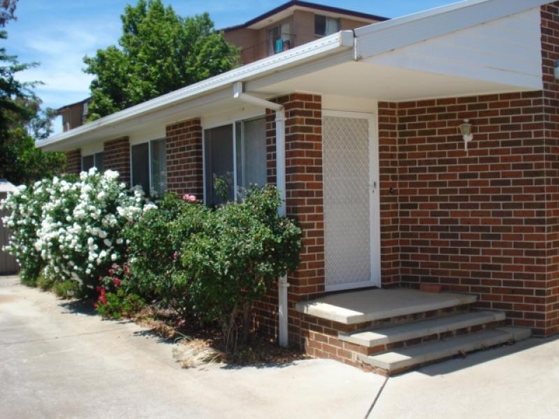 3/6 McKeahnie Street, Queanbeyan NSW 2620