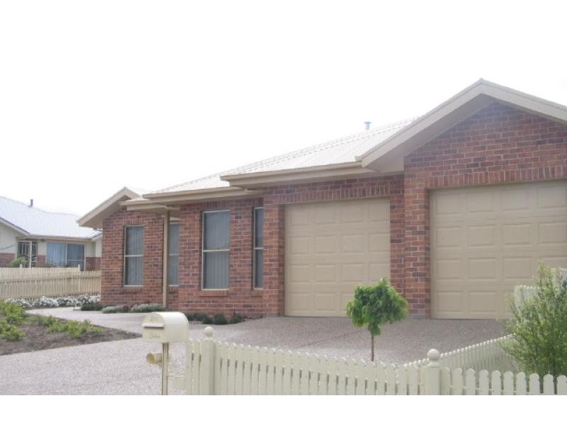 19 Stonehaven Circuit, Queanbeyan NSW 2620