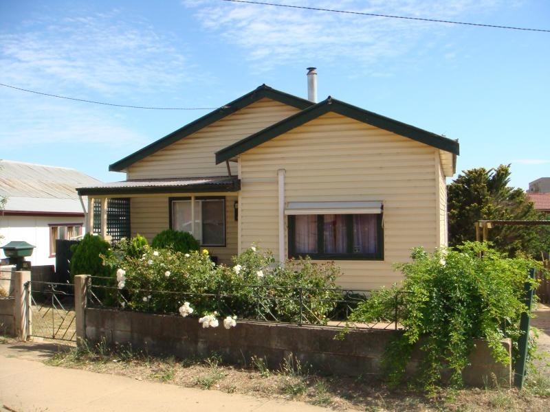 85 Uriarra Road, Queanbeyan NSW 2620