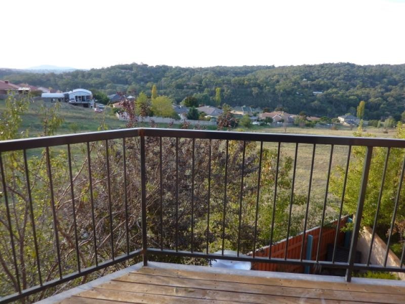 12/32 Doeberl Place, Queanbeyan NSW 2620