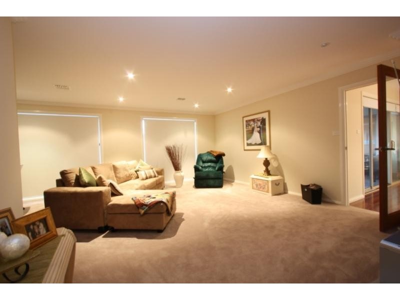 4 Ella Close, Jerrabomberra NSW 2619