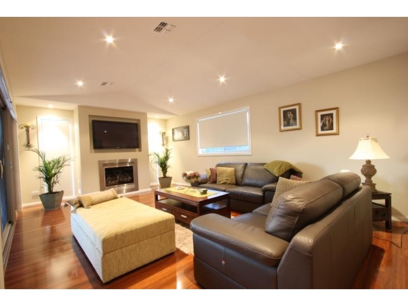 4 Ella Close, Jerrabomberra NSW 2619