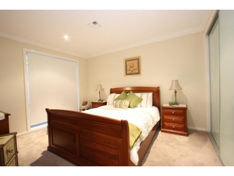 4 Ella Close, Jerrabomberra NSW 2619