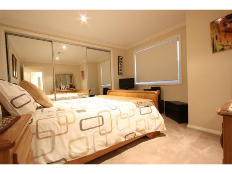 4 Ella Close, Jerrabomberra NSW 2619