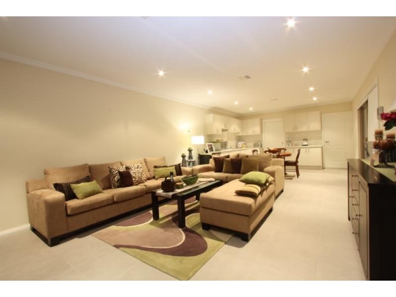 4 Ella Close, Jerrabomberra NSW 2619