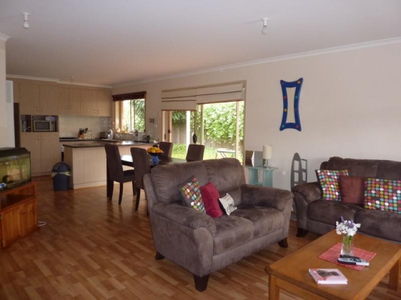 6 Unwin Avenue, Jerrabomberra NSW 2619