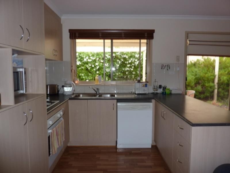 6 Unwin Avenue, Jerrabomberra NSW 2619