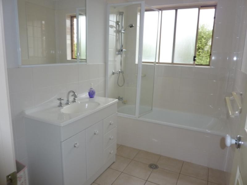 6 Unwin Avenue, Jerrabomberra NSW 2619