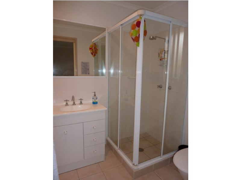 6 Unwin Avenue, Jerrabomberra NSW 2619