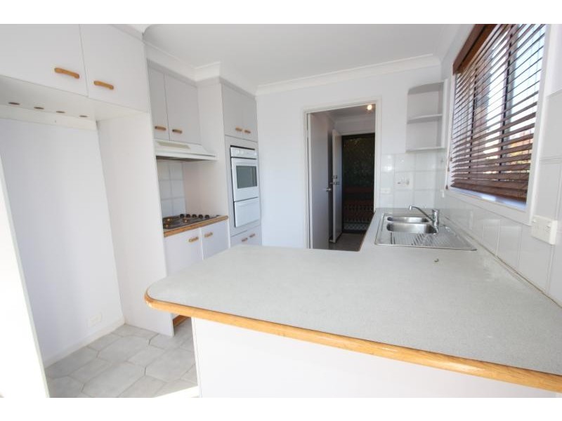 11 Snowgum Place, Jerrabomberra NSW 2619