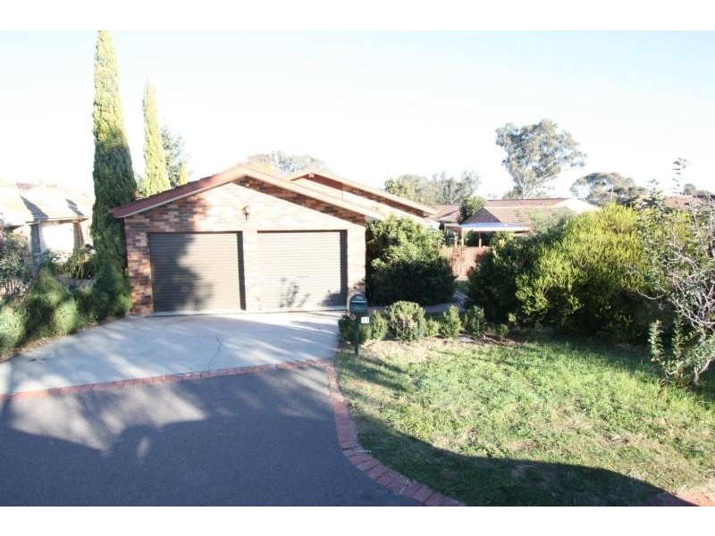 11 Snowgum Place, Jerrabomberra NSW 2619