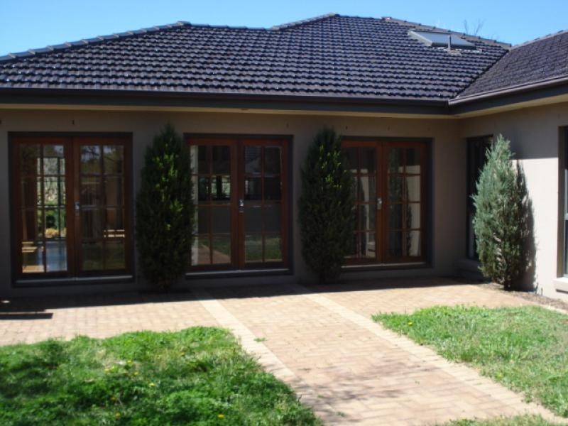 24 Firethorn Place, Jerrabomberra NSW 2619