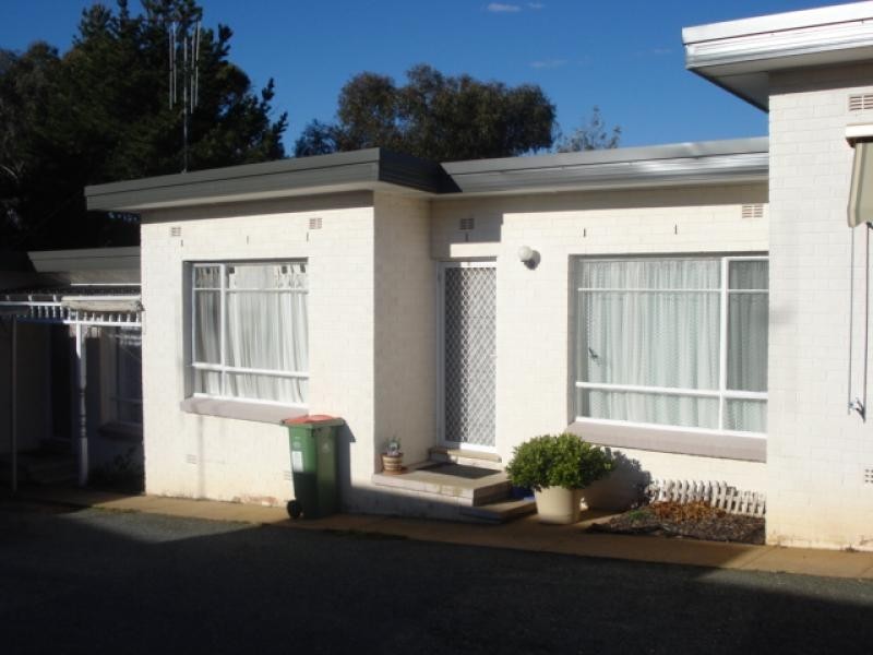2/18 Gilmore Place, Queanbeyan NSW 2620