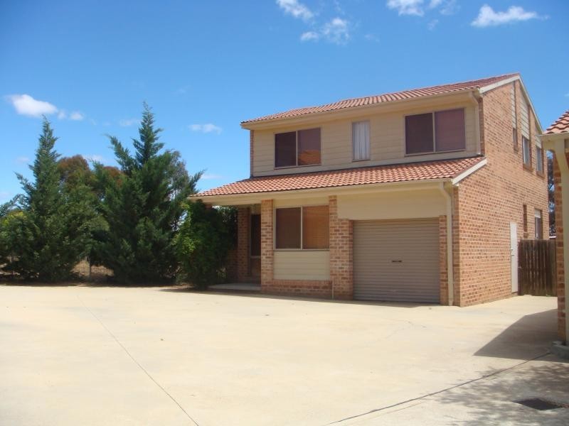 7/53 Walker Cresent, Jerrabomberra NSW 2619