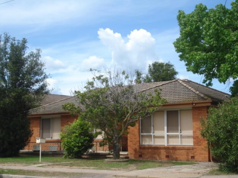 8 Donald Road, Queanbeyan NSW 2620