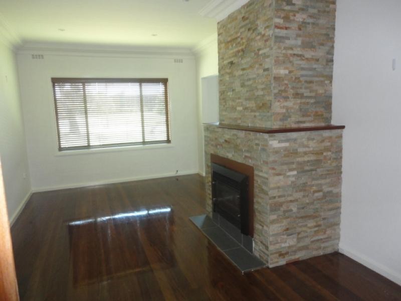 30 Glebe Avenue, Queanbeyan NSW 2620