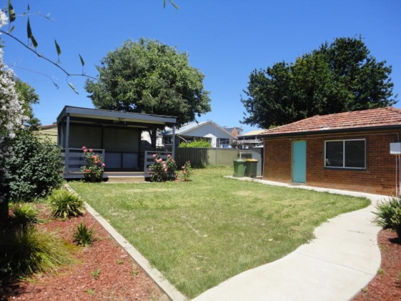 30 Glebe Avenue, Queanbeyan NSW 2620