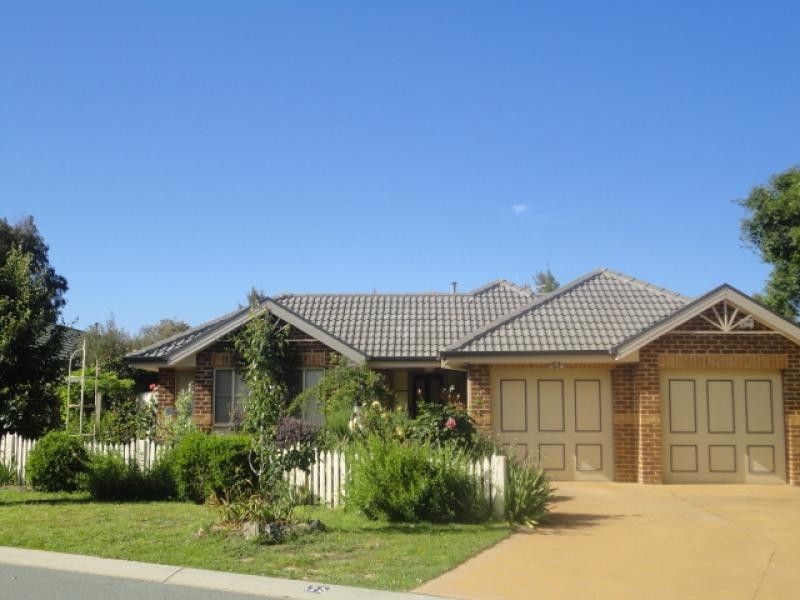 22 Rosewood Gardens, Jerrabomberra NSW 2619