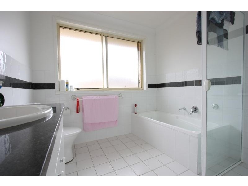 10 Terrara Close, Jerrabomberra NSW 2619