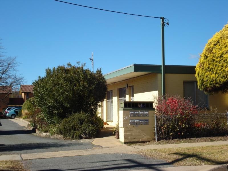 2/28 Donald Road, Queanbeyan NSW 2620