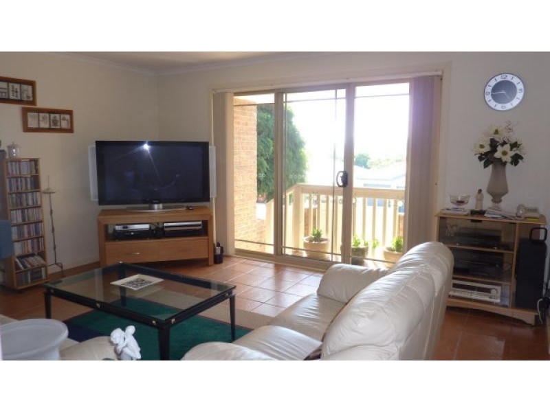 2 English Grove, Jerrabomberra NSW 2619
