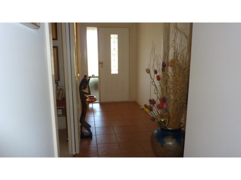 2 English Grove, Jerrabomberra NSW 2619