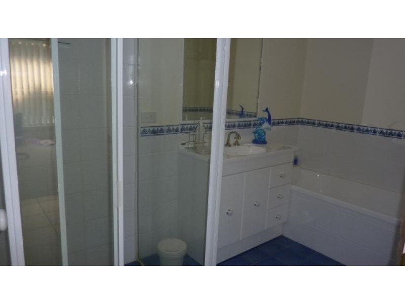 2 English Grove, Jerrabomberra NSW 2619