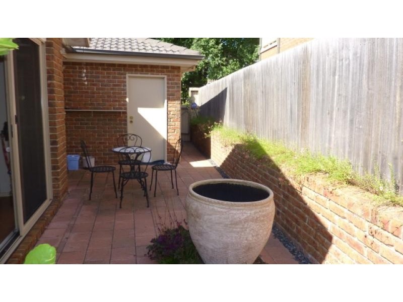 2 English Grove, Jerrabomberra NSW 2619