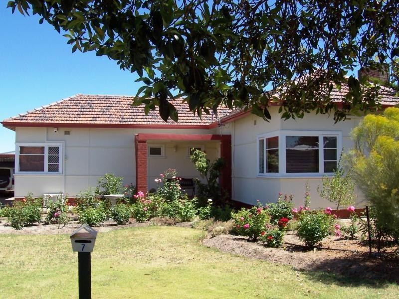 7 Charles Street, Katanning WA 6317